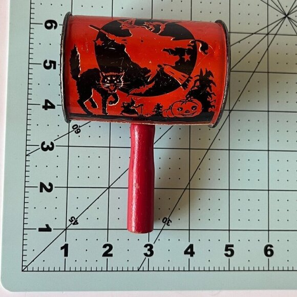 Vintage U.S. Metal Toy Halloween Tin Can Rattle Noisemaker Witch Pumpkin Spooky - Picture 11 of 11